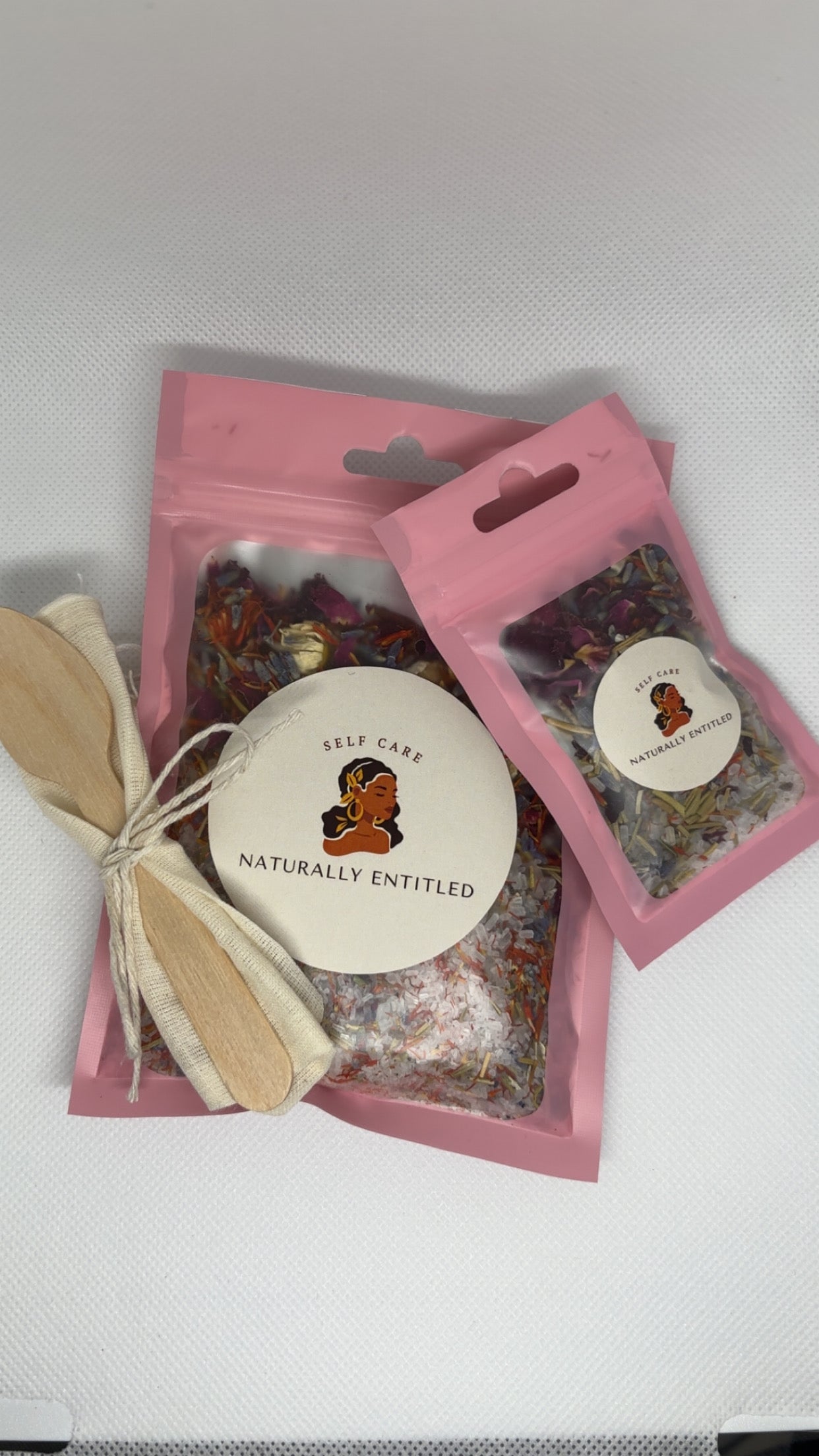 Relaxing herbal salt blend