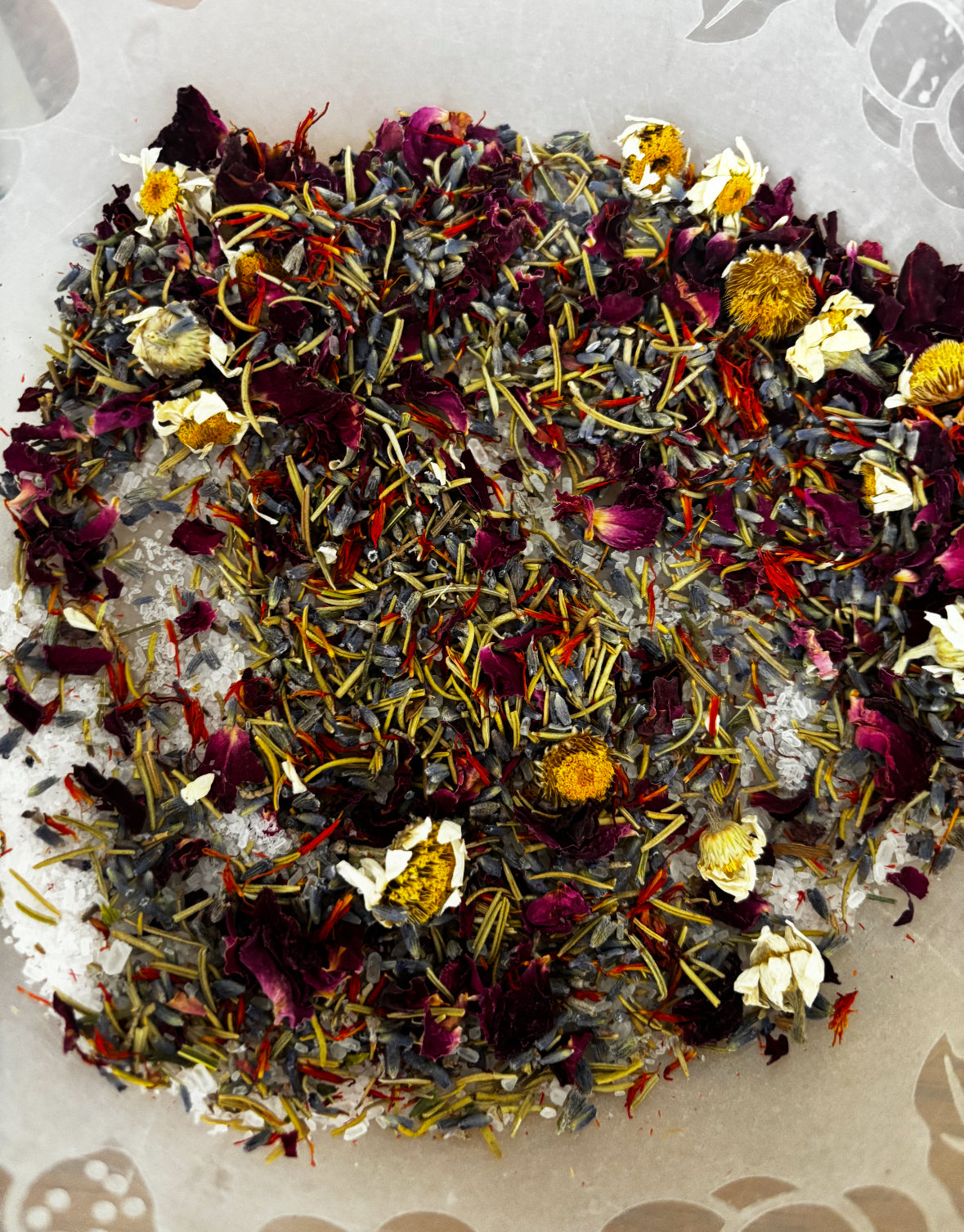 Relaxing herbal salt blend